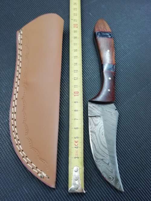 HANDMADE DAMASCUS STEEL HUNTING KNIFE !!!
