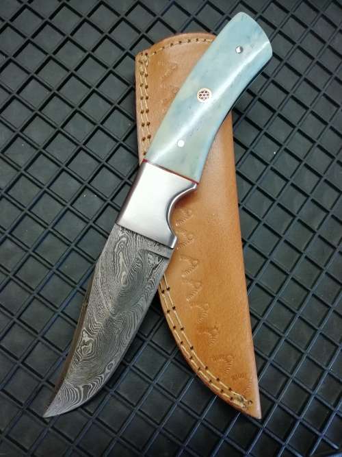 HANDMADE DAMASCUS STEEL HUNTING KNIFE !!!