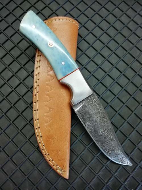 HANDMADE DAMASCUS STEEL HUNTING KNIFE !!!