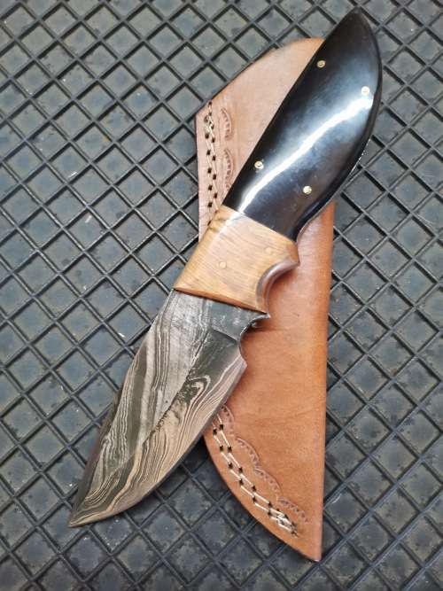 Handmade Damascus Steel Hunting Knife