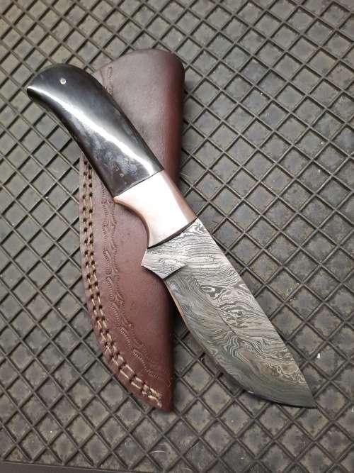 Handmade Damascus Steel Hunting Knife