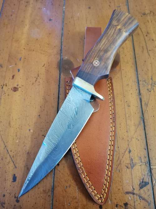 Handmade Damascus Steel Hunting Knife