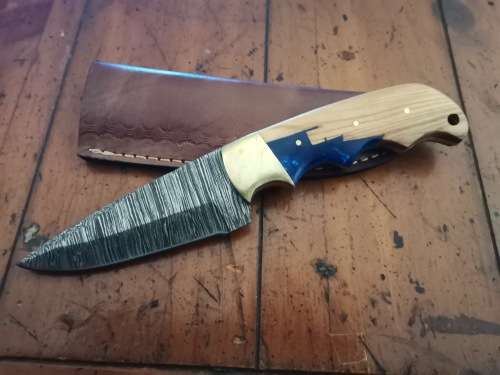 Handmade Damascus Steel Hunting Knife