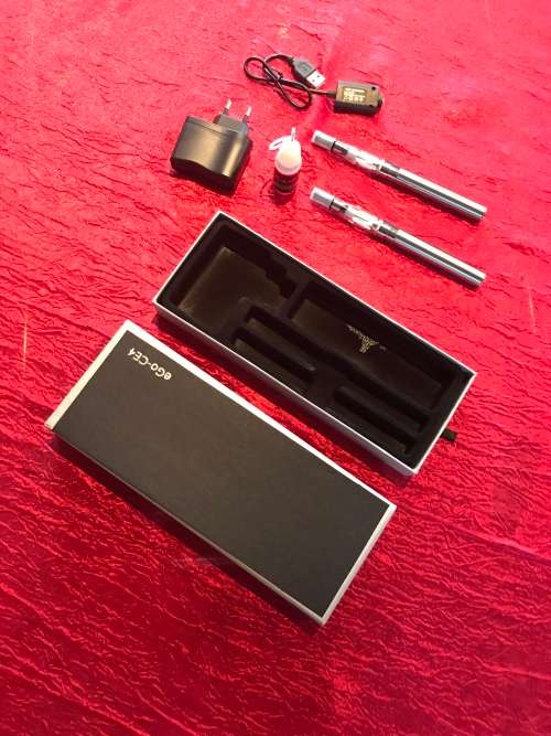 E Cigarette 2 for 1 pack with charger