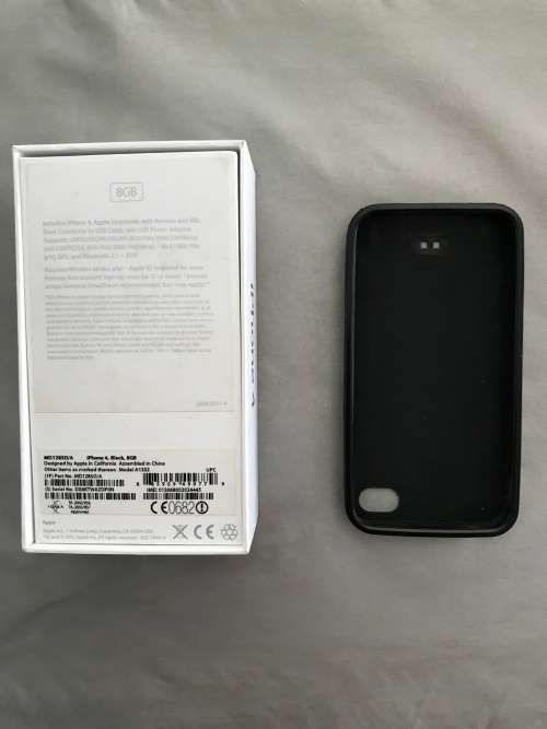 Apple Iphone 4 Black 8 GB. Very good condition.