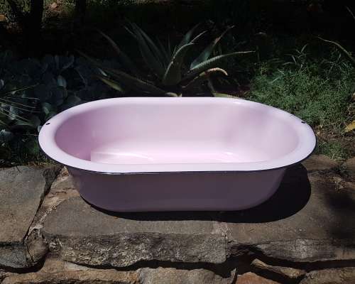 Pink enamel baby bath / basin - Excellent condition
