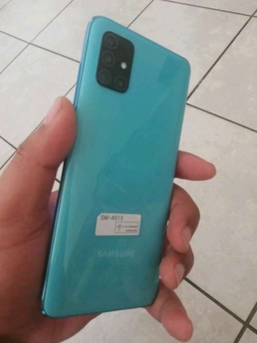 Samsung Galaxy A51 with all accessories and 3 pouches.