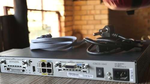 Cisco 1841 Router with console cable
