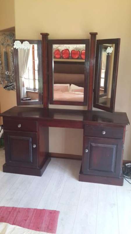 Solid wood oregan pine dresser