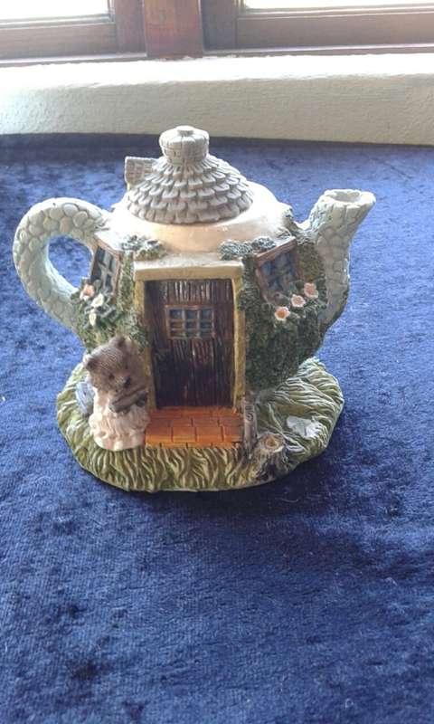 Lovely mouse house teapot!!