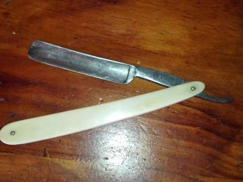 VINTAGE WINGFIELD & ROWBOTHAM RAZOR- BONE HANDLE