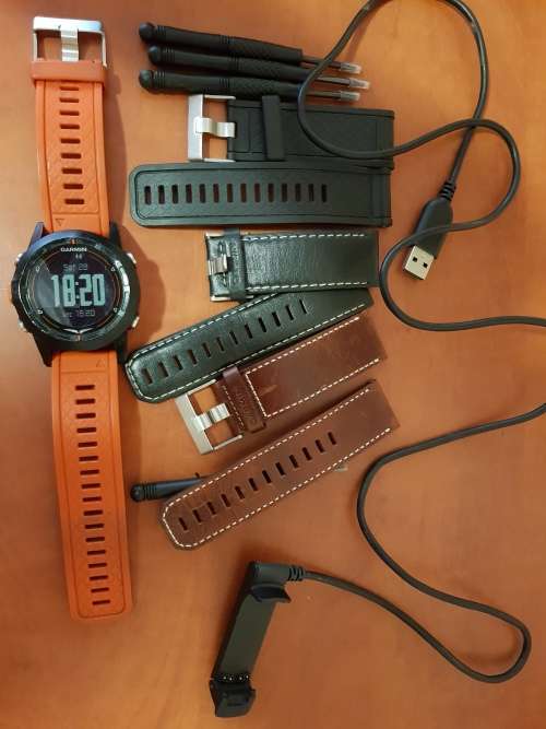 GARMIN D2 PILOTS WATCH- WITH 3 INTERCHANGEABLE STRAPS AND CONNECTING CABLE