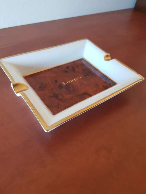 FINE BONE CHINA ASHTRAY MADE FOR LORDS CRICKET GROUNDS