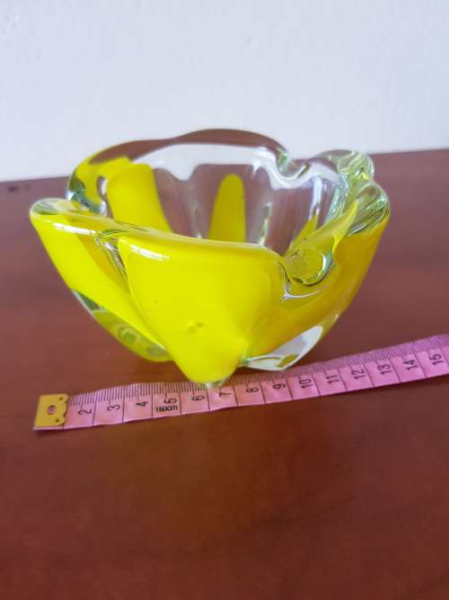 CHEERFUL MURANO BOWL IN YELLOW