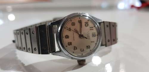 VINTAGE LANCO LADIES 17 JEWEL MANUAL WIND WATCH IN GOOD RUNNING ORDER