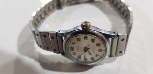 VINTAGE LANCO LADIES 17 JEWEL MANUAL WIND WATCH IN GOOD RUNNING ORDER