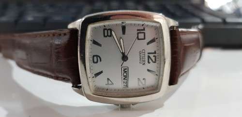 CITIZEN MEN'S QUARTZ DAY/DATE IN GOOD RUNNING ORDER