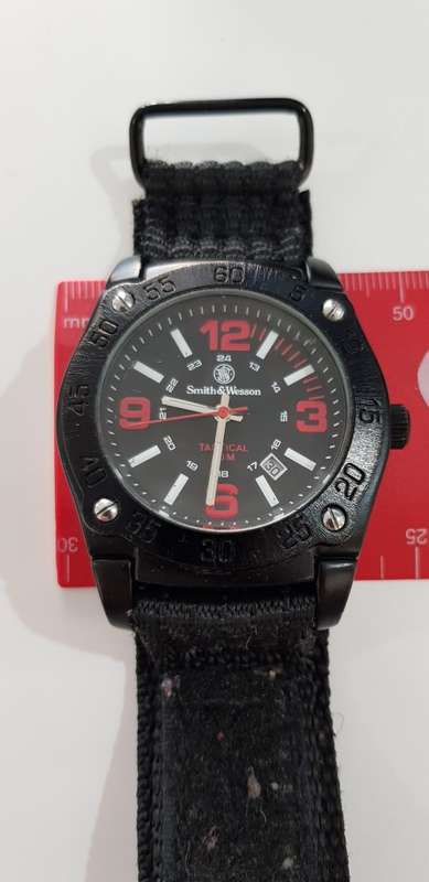 SMITH and WESSON TACTICAL MEN`S WATCH