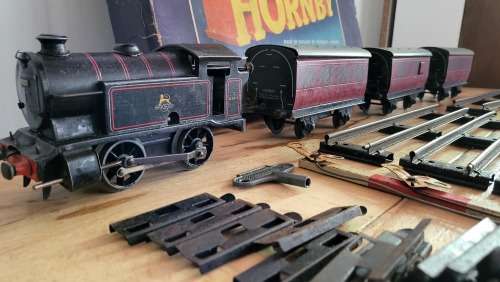 HORNBY CLOCKWORK Train Set in TIN  no 41 by MECCANO