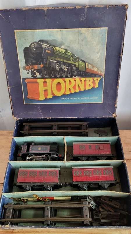 HORNBY CLOCKWORK Train Set in TIN  no 41 by MECCANO