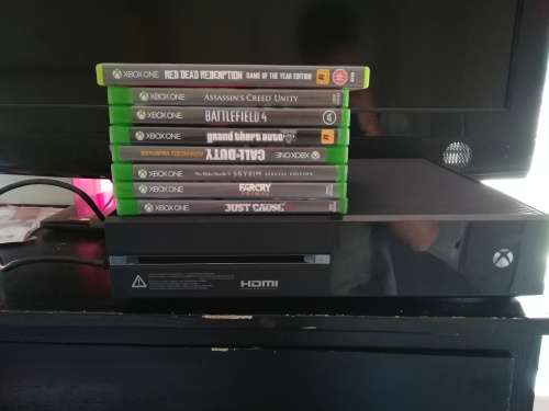 Xbox one, 2 controllers, 8 games & turtle beach x50 recon headset
