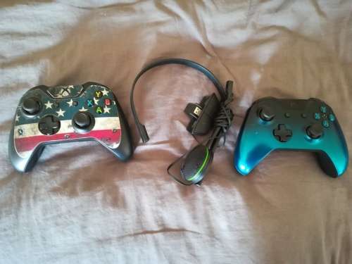 Xbox one, 2 controllers, 8 games & turtle beach x50 recon headset