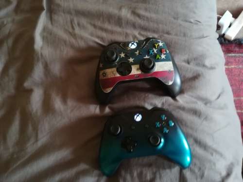 Xbox one, 2 controllers, 8 games & turtle beach x50 recon headset