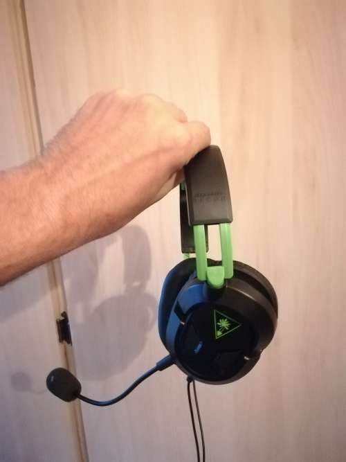 Xbox one, 2 controllers, 8 games & turtle beach x50 recon headset