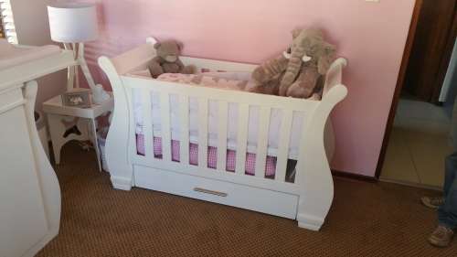 Sleigh Cot Duw 01