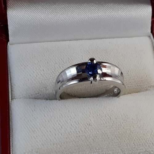 Platinum ring 0.40ct Sapphire
