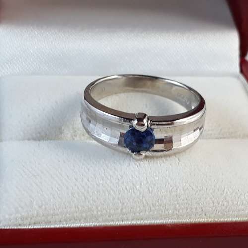 Platinum ring 0.40ct Sapphire