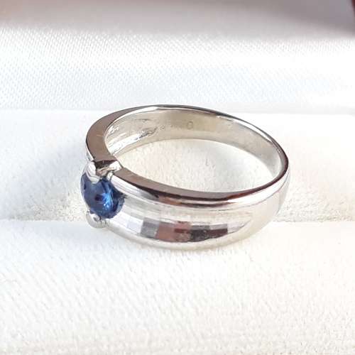 Platinum ring 0.40ct Sapphire