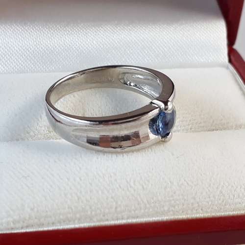 Platinum ring 0.40ct Sapphire