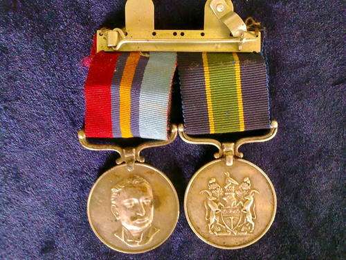 RHODESIAN POLICE PAIR TO SGT..... (ENTITLED TO CLASP) 25 YEARS....
