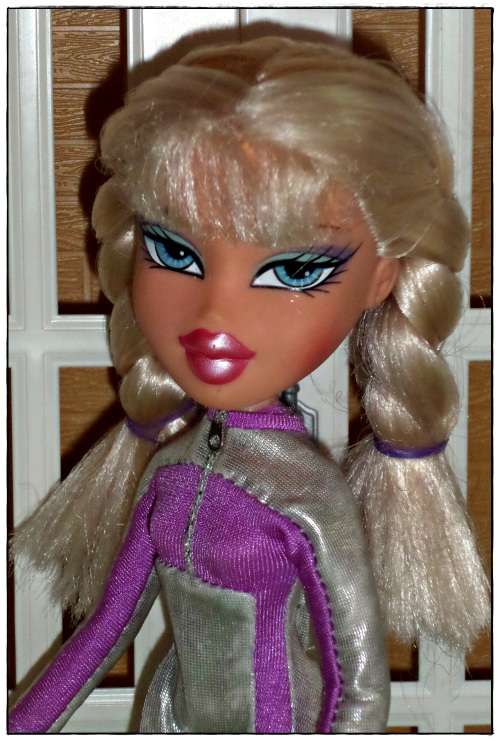 Bratz doll CHLOE made by MGA