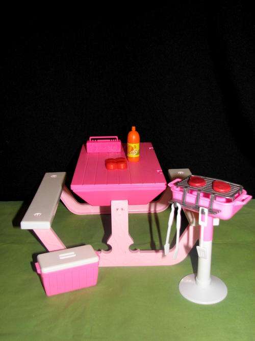 Barbie BBQ Picnic set made by Mattel (lot 1)
