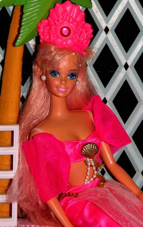Fountain Mermaid Barbie doll made by Mattel