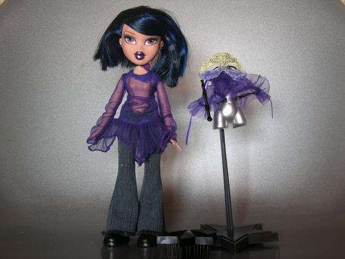 Bratz Jade Goth Like new with cape & masquerade mask from England