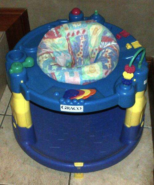 GRACO STATIONARY WALKER