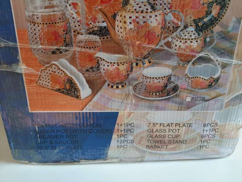 34 PIECE GLASS ENTERTAINMENT SET ( PLEASE NOTE SHIPPING LARGE HEAVY ITEM. )