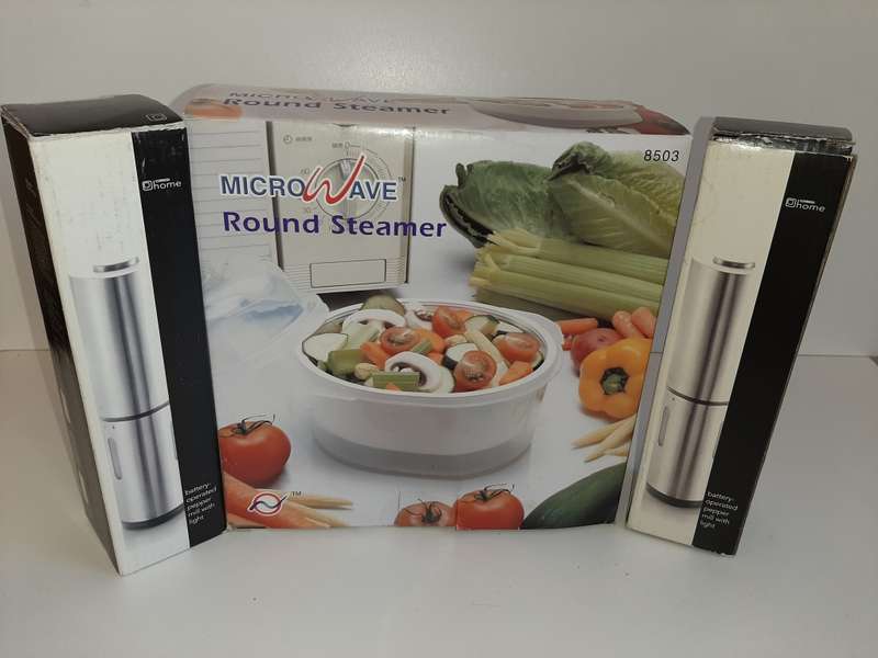 MICROWAVE ROUND STEAMER AND 2 X BATTERY OPERATED PEPPER MILLS