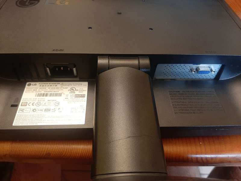 LG W1934S-BNI 19` VGA Monitor