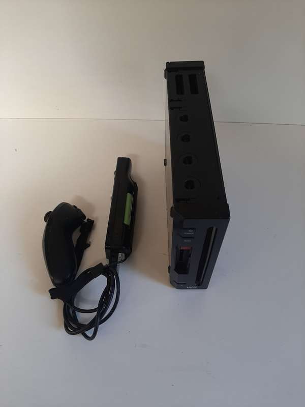 Nintendo Wii + WII controller + Nunchuk + Video cable + Power supply