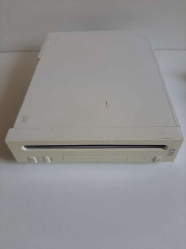 Nintendo Wii + 2X WII controller + 1 Nunchuk + NEW Video cable + NEW Power supply + Sensor Bar