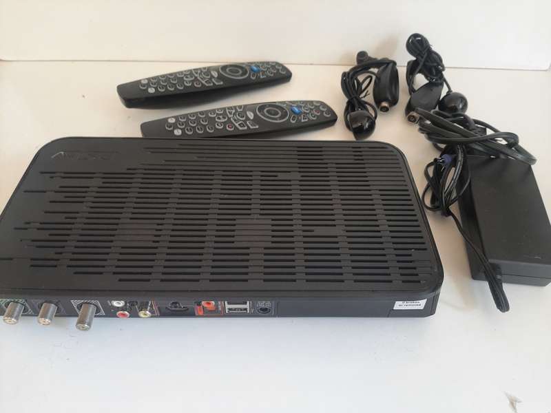 DSTV 2A EXPLORA Decoder with wifi dongle