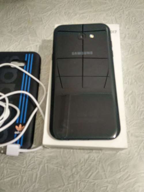samsung galaxy A7 2017 excellent condition