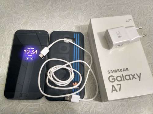 samsung galaxy A7 2017 excellent condition