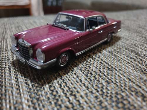 Minichamps mercedes benz 280se coupé
