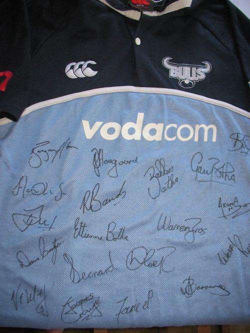 Bulls Super 12 jersey Signed by Squad 2005