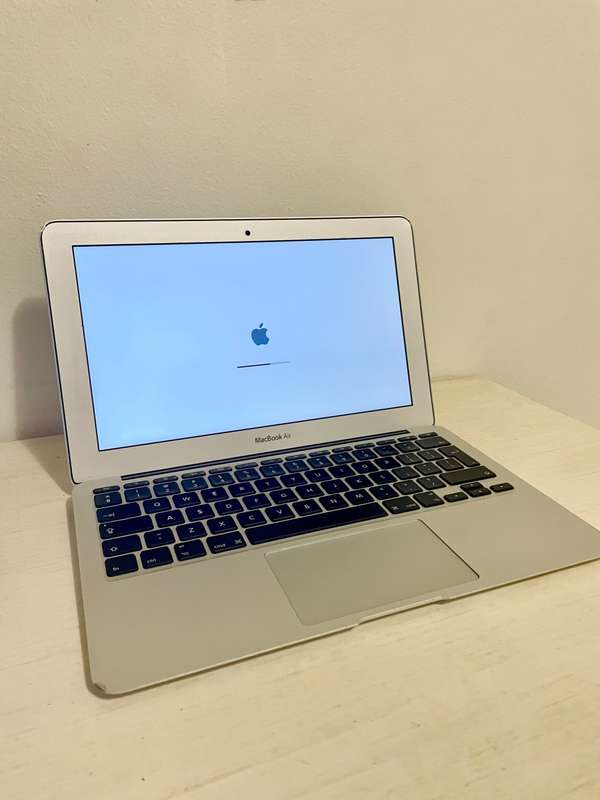 Macbook Air - 11 Inch (2012)